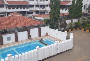 Sebuleni S1 Serviced Apartment Nyali- A walk To Nyali Beach allows 18 year olds to book a room