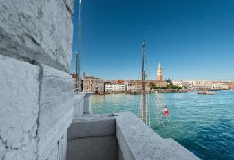 Monaco & Grand Canal has Balcony rooms