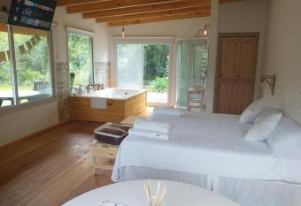 Momentos del Espera allows 18 year olds to book a room