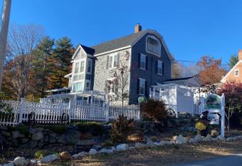 13 Caretakers Studio has Balcony rooms