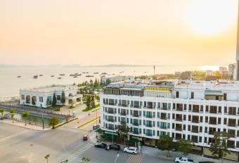 Riverhotel has Balcony rooms