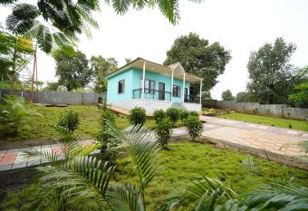 Riverglen Holiday Home has Balcony rooms