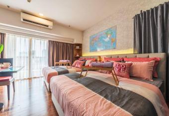 Studio 6pax Resort Suites at Sunway Lagoon,Pyramid has Balcony rooms