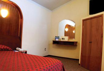 Hotel Arrecife de Coral has rooms with a private hot tub