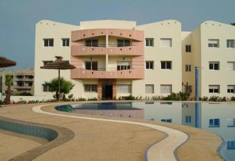 MOHAMMEDIA 115 allows 18 year olds to book a room