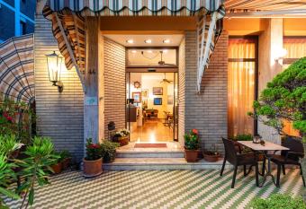 Hotel Rivamare allows 18 year olds to book a room