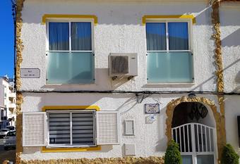 Casa Da Praia  allows 18 year olds to book a room