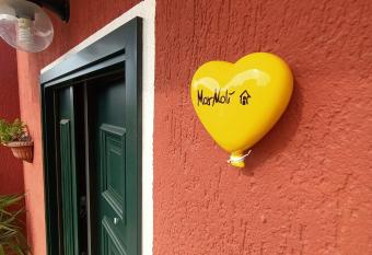 MarMol   has Balcony rooms