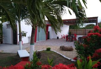 Para  so Bungalow los corales allows 18 year olds to book a room