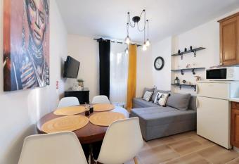 Spa apartment Belvedere allows 18 year olds to book a room