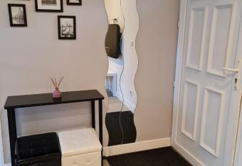 Appartment near Roissy CDG airport Disneyland Parc expo Stade de France allows 18 year olds to book a room