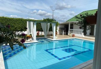 Casa en Girardot has Balcony rooms