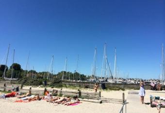 Hus m gaard have, 25m fra havet, havn, Strand, High speet internet, restauranter has Balcony rooms