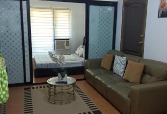 one oasis in cdo has Balcony rooms