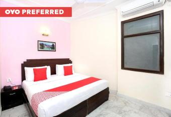 OYO Flagship Hotel Golfview allows 18 year olds to book a room