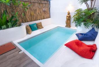 D Bamboo by Plesirhatiyogya has Balcony rooms