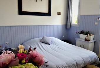 Pony Sweet Home allows 18 year olds to book a room