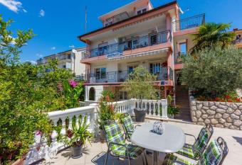 Apartment in Crikvenica with sea view, terrace, air conditioning, WiFi 4626-7 has Smoking rooms