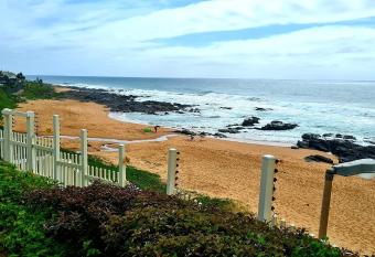 4 LA MER, BALLITO ON THE BEACH has Balcony rooms