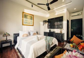 Pham Luc s ART MUSEUM Boutique Hotel by Hosfen has Balcony rooms