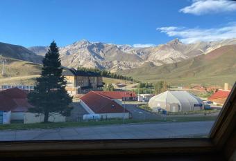 Departamento en centro de sky Valle de Las Le  a, Edificio Esparta allows 18 year olds to book a room
