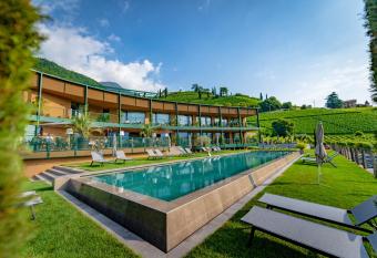 VILLA NAJ has Balcony rooms