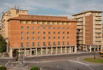 NH Pisa allows 18 year olds to book a room