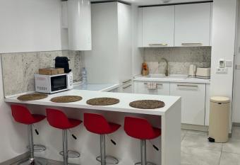 2 pi  ces avec terrasse et piscine cannes Croisette has Balcony rooms