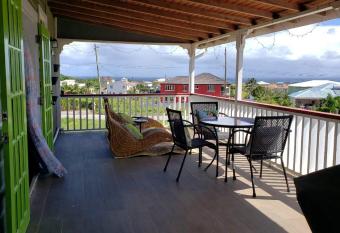 Fortescue Cherry Blossom Apartments has Balcony rooms