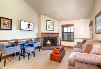 K B M Resorts- CBI-311 Upgraded 1Bd, wood fireplace, full kitchen, wifi, walk to slopes has Balcony rooms