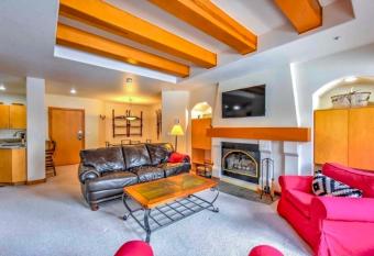 Red Snowshoes & Stay in Solitude has Balcony rooms