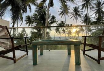 Villa LA Kurumba has Balcony rooms