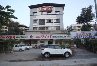 Hotel Sagar allows 18 year olds to book a room