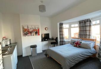 Fionn House Darlington entire house up to 5 people has Balcony rooms