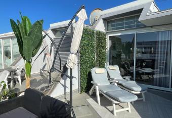 Naturist Port Ambonne Melrose View allows 18 year olds to book a room