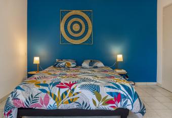 Le Nid Caston  tois allows 18 year olds to book a room