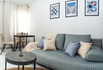 Sparrow Flat Old Town Apartment allows 18 year olds to book a room