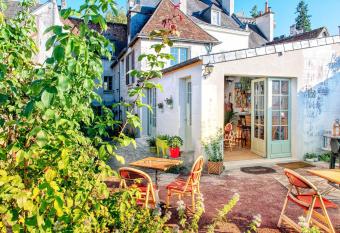 La Little Maison allows 18 year olds to book a room