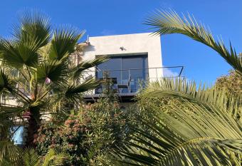 Le CUBE has Balcony rooms