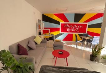 MonDieu Hostel has Balcony rooms