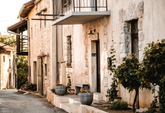 Vila Ana has Balcony rooms