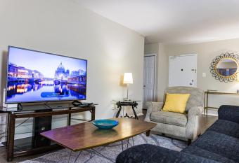 1 Bedroom Apartment close to DC and Pentagon City. allows 18 year olds to book a room