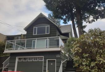 Waterview Heritage Home has Balcony rooms