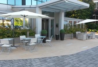 Hotel Montini Linate Airport allows 18 year olds to book a room