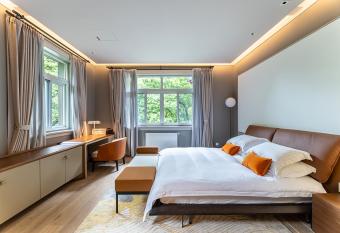 July bamboo Westlake Ming villa has Balcony rooms