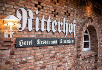 Ritterhof Kampehl has Balcony rooms