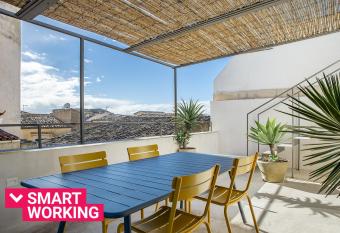 Umberto Apartment with terrace by Wonderful Italy has Balcony rooms