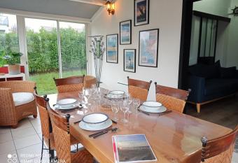 Maison Mon R  ve    400m de la plage has Balcony rooms