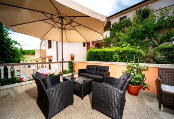 Studio apartment in Lopar with air conditioning, WiFi 4886-5 has Smoking rooms