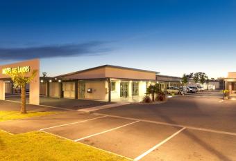 Motel des Landes allows 18 year olds to book a room